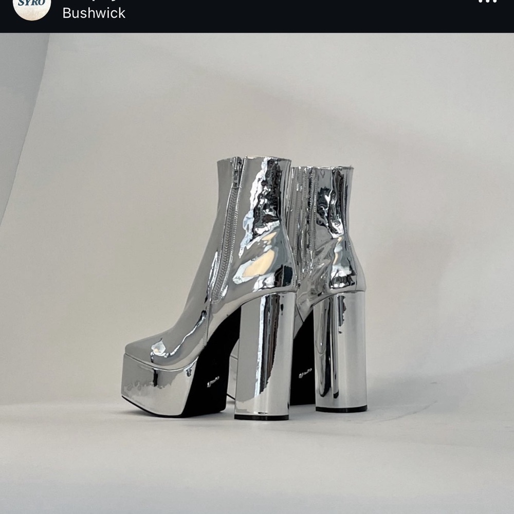 Syro Men’s Silver Patent Leather Heels - size 10